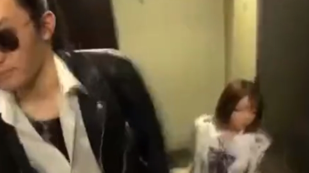 陰キャ男子に中出しレイプされてしまうギャルJK