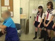 【悩殺 「お前‥ノーブラなのか！？ｗ」全裸よりもイヤらしい濡れ透けJKの誘惑S最高にえろいマニア動画【淫乱絶倫美女】