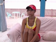 ［MM号］素人ナンパ‼『生で挿れてもいいですよ♥』日焼け跡がエロいライフセーバーが生ハメ中出しで童貞くんを筆おろす❗