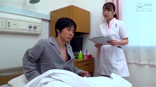 【大浦真奈美｜森沢かな】入院で溜まってる息子がナース母の白衣パンチラにフル勃起…飲物に媚薬混入で蟹挟みSEX絶頂！