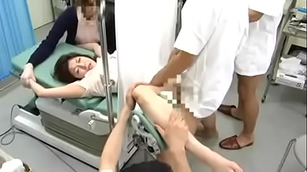 『イラマチオ輪姦』いきなり数人の男らに囲まれ輪姦される美人妻（連続中出し）