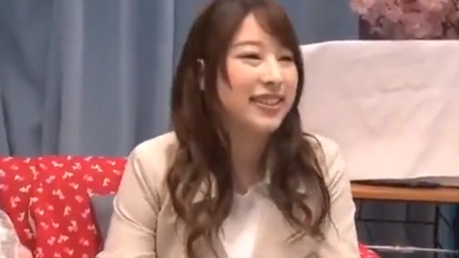 【桜ちなみ】ローション素股ゲームに初挑戦！のはずが…チ○ポを挿入すれば拒みながらも腰を振り、クリをいじってイキたがる貪欲な性格が露わに！