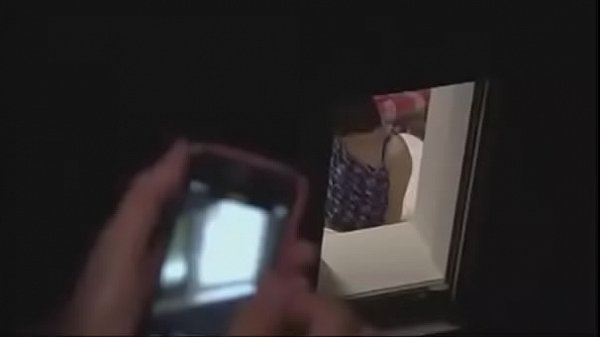 オナニー写真を撮った美少女を脅して押し込みレイプするストーカー