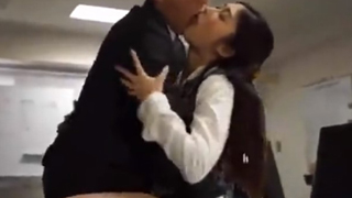 仕事中にもかかわらず職場で同僚と全裸でセックス楽しんじゃうとんでもない痴女OL
