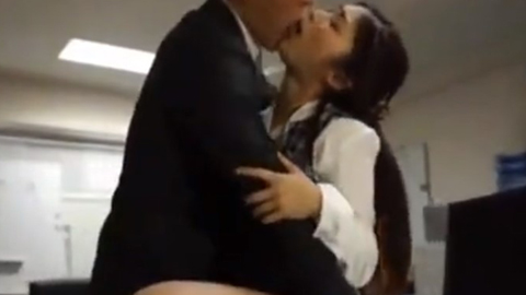 ディスクの上で極上オフィスレディをバックでパーンパンパン☆鬼エロ企画♪