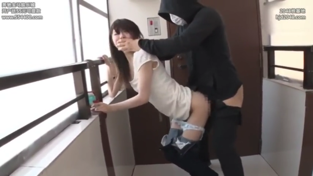 【有坂深雪】「声を出したら中に出すぞ！」急に襲われ即生挿入！激しくピストンされると勝手に漏れだすアエギ声。「これ以上は、中に出さないで！」必死に声を押し殺し耐え忍ぶ深雪！