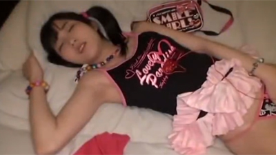 のっけからオナニー晒してるロリビッチに大人ザーメンたっぷり中出し