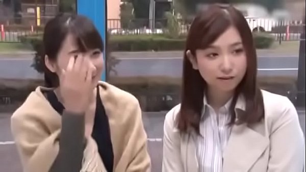 乳首をこねくりまさわれる乳首マッサージで感じて乱交しちゃう巨乳人妻！