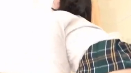 ［変態］放尿プレイ‼『先生～たっぷりマーキングしてあげる♥』M男だ〜い好きな小便姉妹の大量小便M男調教❗