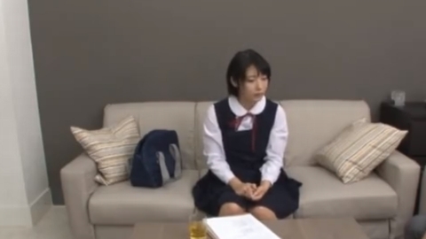 現役JKが性感エステ嬢に挑戦⇒素股奉仕で発情してチンポ要求