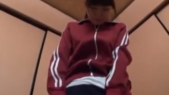 【女子校生】まだ経験が少ないジャージブルマ姿の淡い女子学生を自宅に連れ込んでイヤらしいことを教えるオッサン。