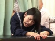 「だめ！見ないでぇ！！」クラスメイトが見ている前で膣内検査されちゃうJK