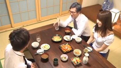 旦那の部下に酔って寝た旦那の横で夜這いされる人妻が抵抗しつつも快楽には勝てず中出しまで…【波多野結衣】