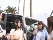 着替え室のない海！ビキニに履き替えるギャルを狙うやばい痴漢魔