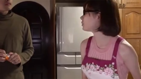 【深田えいみ】夫が外でタバコを吸ってる間、私は義父に抱かれています……