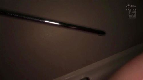 ナイトプールで見つけた水着ギャルを酒で酔わせてホテルへ連れ込み生パコ中出し