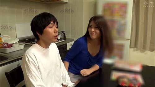 欲求不満の若くて美しい継母に誘惑されて僕のチンポを責め立てる