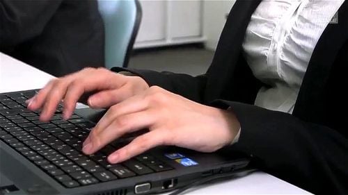 【浜崎真緒】<ながえSTYLE>美人妻が家計を助ける為に就職した職場で鬼畜上司に犯される始末