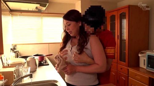 近所の爆乳未亡人に誘われて中出しSEX 風間ゆみ