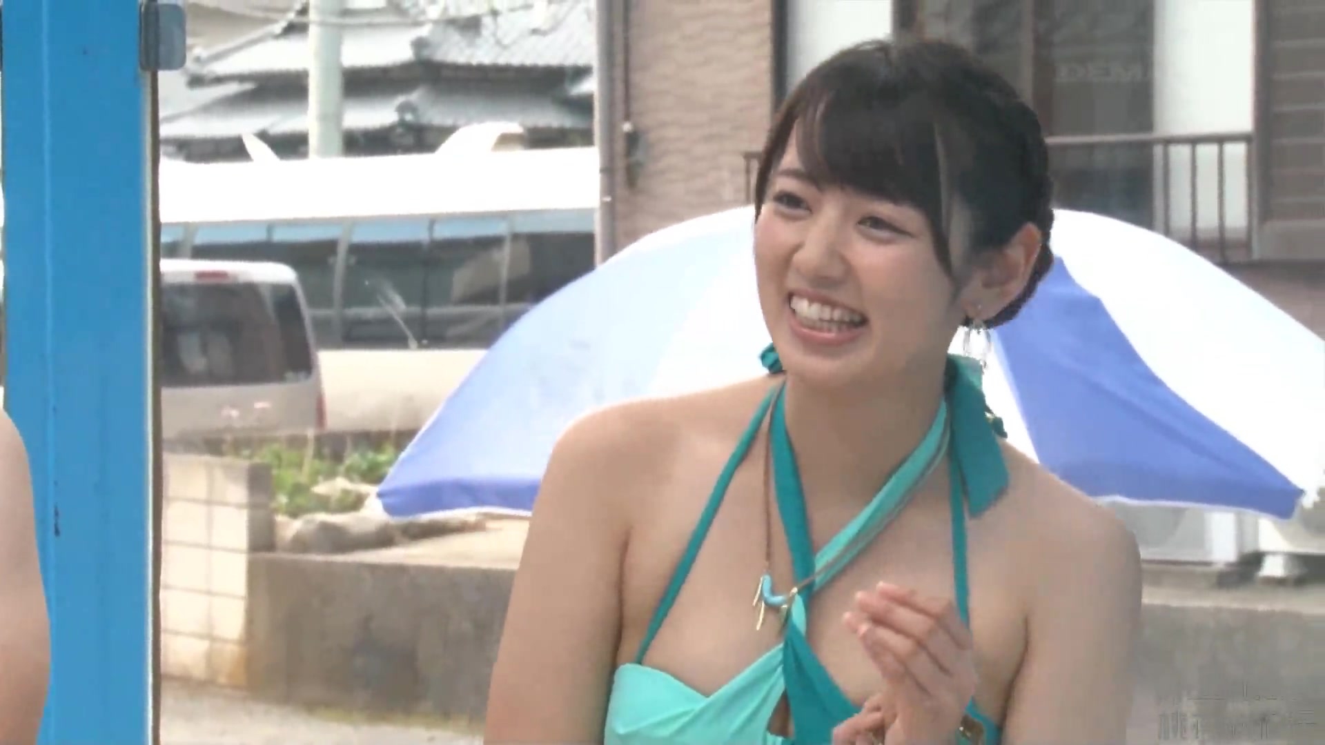 【マジックミラー号】サークルメンバーと海水浴で遊んでいた大学生の男女に最新エステの勧誘！美少女女子大生がサークル仲間と密着エステにパコられちゃう･･･