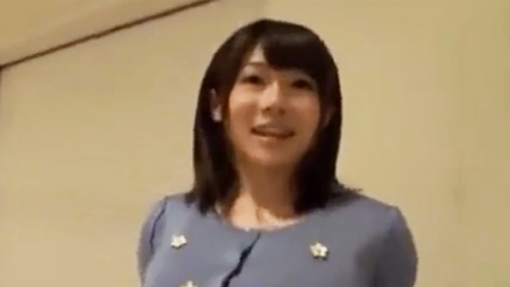 SNSで知り合った色気漂う爆乳人妻とラブホで即ハメ