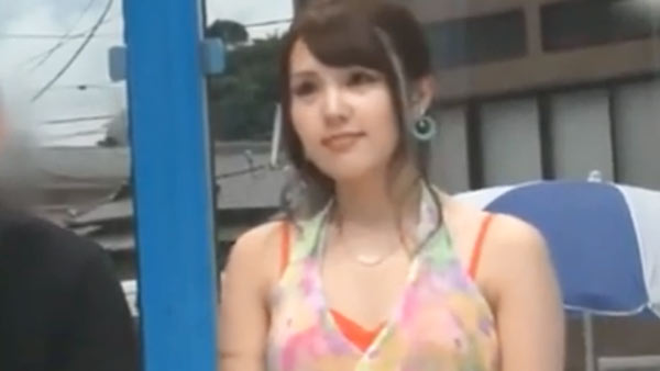 卒論も終わって気が緩んじゃった！？友達同士マッサージ体験で火が点いてナマでエッチしちゃう大学生！マジックミラー号