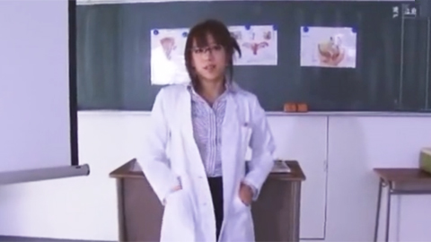 大人しい教え子を居残りさせ教室のど真ん中でリップ責めしまくるギャル担任