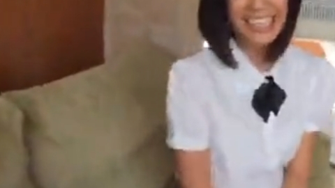 少し日焼けしたJKが制服ニーハイのまま中出しSEX