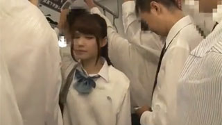 可愛い美少女JKが電車で男達に痴漢される！媚薬を直塗りされバイブと手マンで大量潮吹き！淫乱痴女になるまで輪姦し続け中出し！