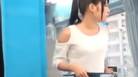 【マジックミラー号】素人ナンパ‼『こんなに出るなんて…恥ずかしい…』声我慢ゲームに挑戦して赤面お漏らしするロリカワ娘♥