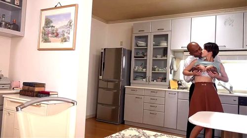 【君島みお】夫の部下の黒人デカチンを咥えて激突きされると美巨乳を揺らして喘ぎ逝きまくる人妻