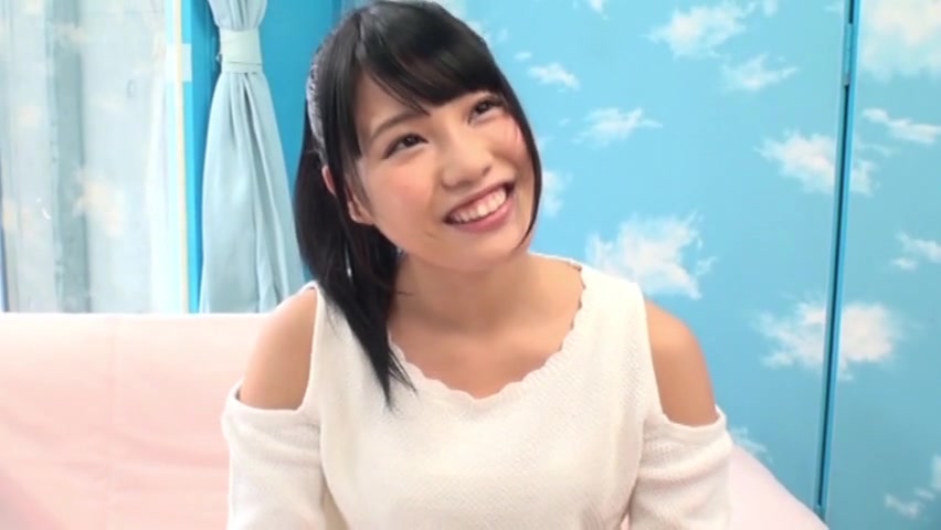 【マジックミラー号】声を出さずに我慢したらお金をもらえる企画なのに、潮吹き、失禁で問題外。セックスまでしちゃった！