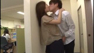 脇に興奮しちゃった生徒に校内ファックされる塾講師