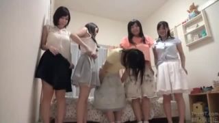 帰れなくなり急遽女友達の自宅いったら5人同居していたハーレム部屋だった