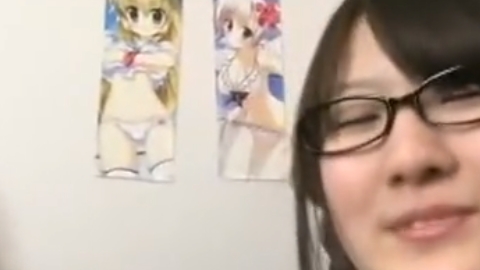 メガネ巨乳なコスプレ娘を玩具責めからの挿入→顔射！