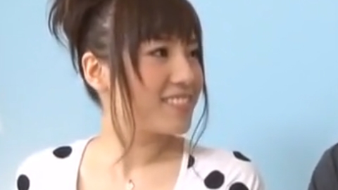 草食系のメガネ男子を優しく奉仕パコ→最後は手コキフェラでイカせる美女