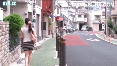 何度逃げてもストーカーに中出しレイプされてしまうお姉さん