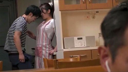 美熟女の義母！性欲旺盛な夫の連れ子に熟した体を求められ断りきれぬまま関係を持ってしまう。