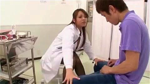 「こんなに大きくなっちゃって…」勃起した僕のチンポを優しく手コキで癒しセックスさせてくれた絶倫お姉さん