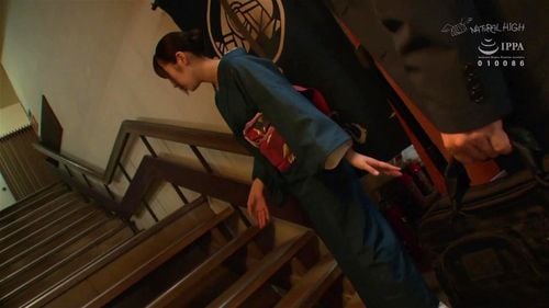 《野外レイプ》幼い美少女が外で突然襲われ生チンポ挿入！抵抗する間もなく犯されまくり恐怖の恥辱露出ＳＥＸ！