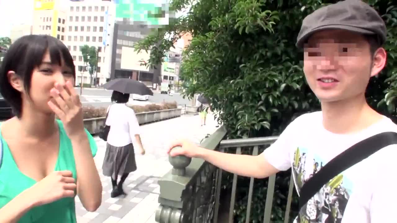 湊莉久が童貞君の自宅で制服姿になって筆おろしセックス