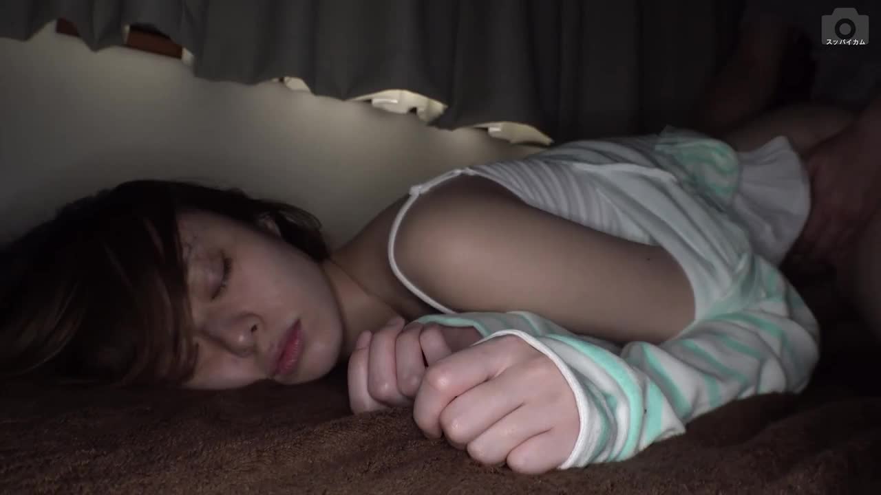 【美少女】【月乃ルナ】激カワロリに媚薬入り睡眠薬を盛って無抵抗昏睡マ●コに生挿入！