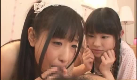 【ありさ&初芽里奈】□リっ娘に見られながらパイパンメイドとビチャビチャ潮吹きSEX