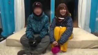 ＜素人＞中出しはダメなのに…デート中の熱々カップルをナンパ！えっちなマッサージでその気にさせる！マジックミラー号