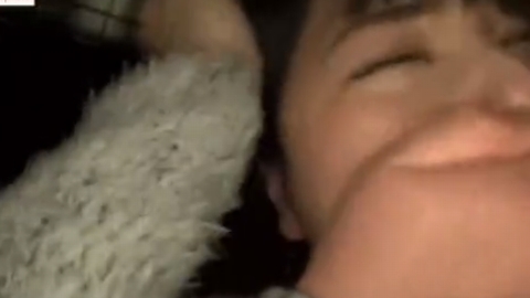 拉致ったロリ娘をやばそうな男性が二人してレイプするリアル映像