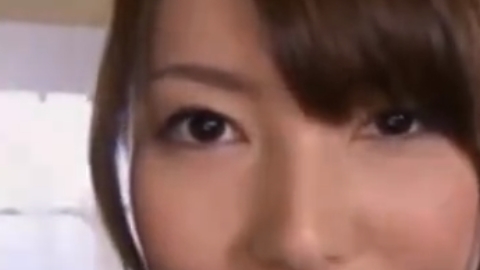 性欲の限界に達した淫乱女医が患者チンポに跨ってパコ→噴き出るザー汁に大興奮