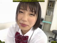 〖唯井まひろ〗彼女と忍び込んだ保健室で大胆エッチ!ずっと僕を見てる…ピュアな唇…そんな制服のままの甘酸っぱいSEX!!