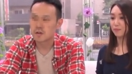 【美熟女ナンパ】「だめぇ♡バレちゃう♡」VRに夢中な夫の前でハメ撮り！不倫交尾で中出しまで許す淫乱人妻！