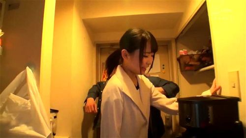 【枢木あおい】人気AV女優のお姉さんが日頃の感謝を込めてシロウト男性宅に訪問し生SEXサービスしちゃうぞっ♪