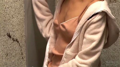 ケンカで部屋を追い出された可愛い女の子を助けるフリしてレ●プする外道隣人